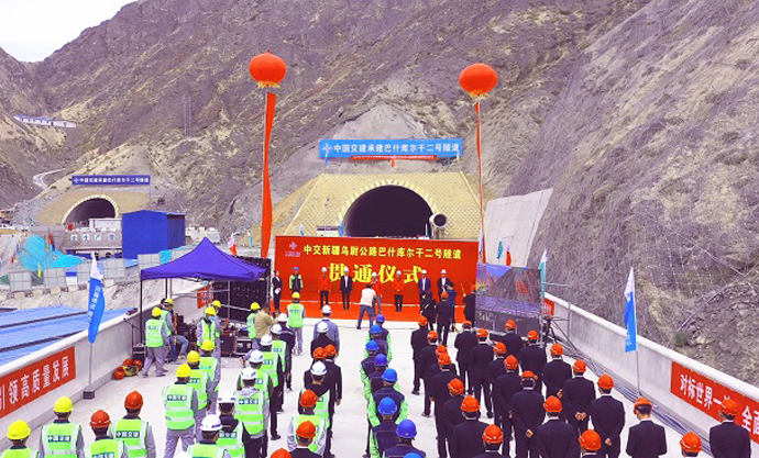 2 央廣網：兩次穿越無人區！新疆烏尉公路巴什庫爾干二號隧道貫通 2021.8.18（1）.jpg